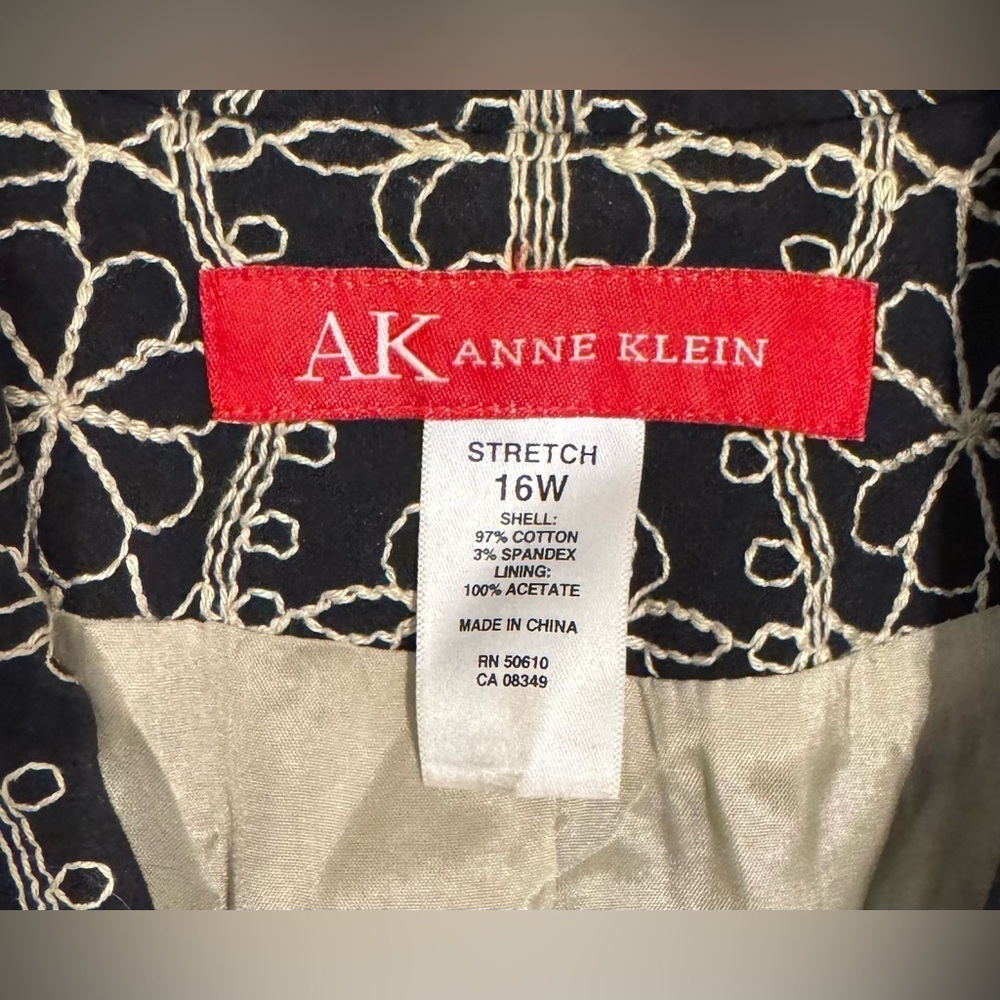 Anne Klein Embroidered Tan on Black Floral Jacket Size 16 - Picture 7 of 7